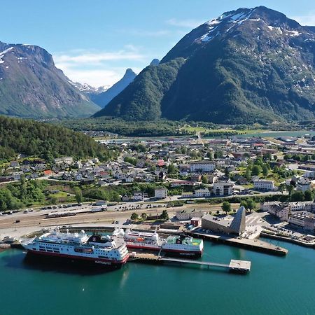 Andalsnes Sentrum 1-Room Apartment No3 Buitenkant foto